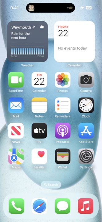 Dynamic Island Compact on iPhone 15 running iOS 18