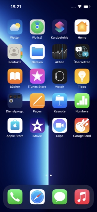 Home Screen Page 2 Dark on iPhone 13 Pro running iOS 15