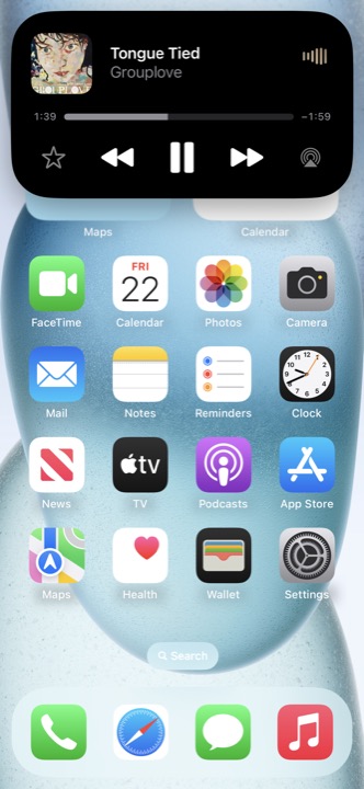 Dynamic Island Expanded on iPhone 15 running iOS 18
