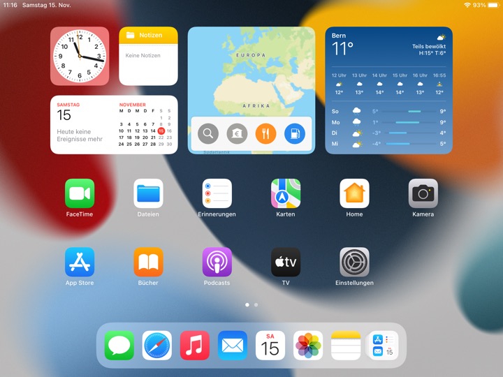 Home Screen Light Landscape on iPad 9.7-inch + 7.9-inch running iPadOS 15