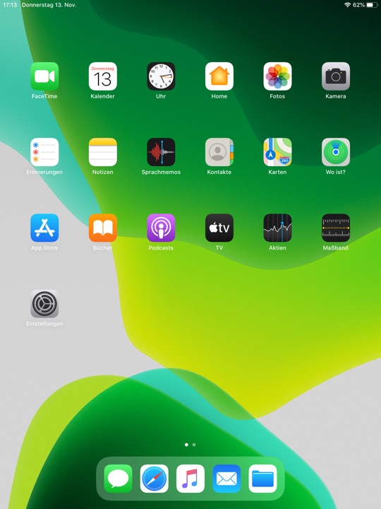 Home Screen Light Portrait on iPad (7th generation) running iPadOS 13