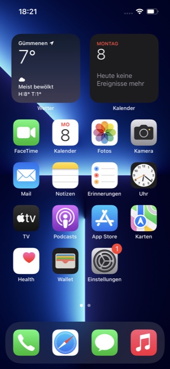Home Screen Dark on iPhone 13 Pro running iOS 15