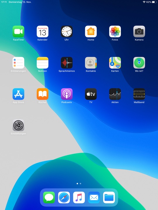 Home Screen Light Portrait on iPad (7th generation) running iPadOS 13