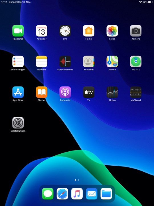 Home Screen Dark Portrait on iPad (7th generation) running iPadOS 13